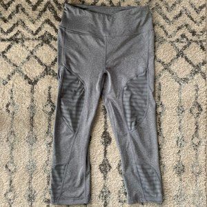 Light Grey Capri Workout Pants Size S